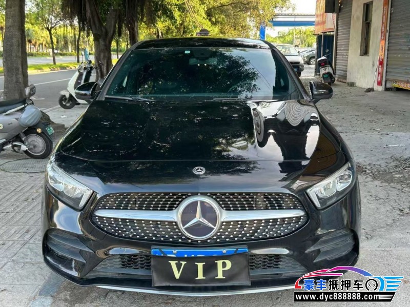 19年奔驰A轿车抵押车出售