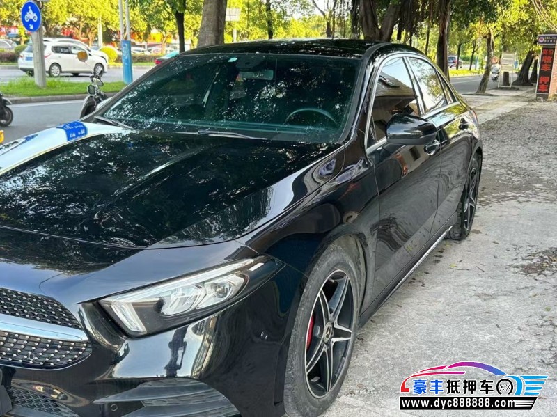 19年奔驰A轿车抵押车出售