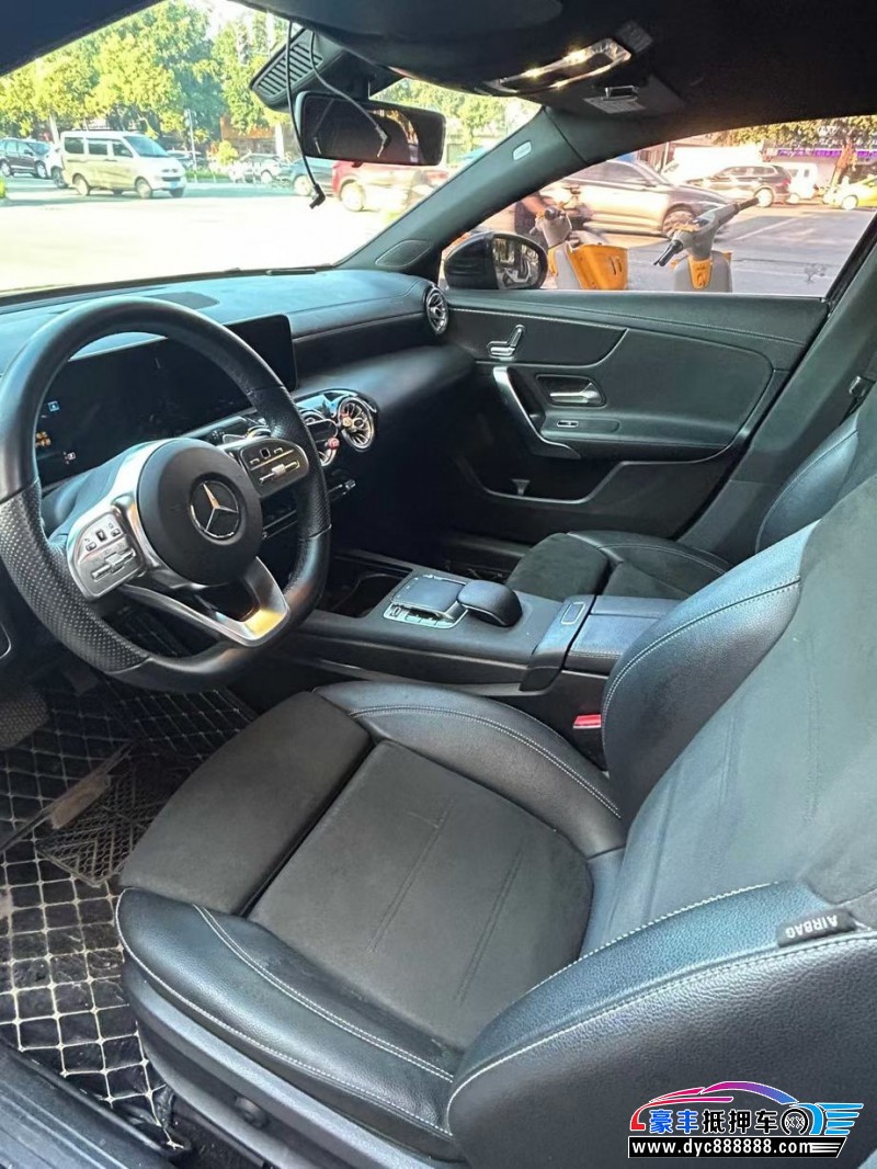 19年奔驰A轿车抵押车出售