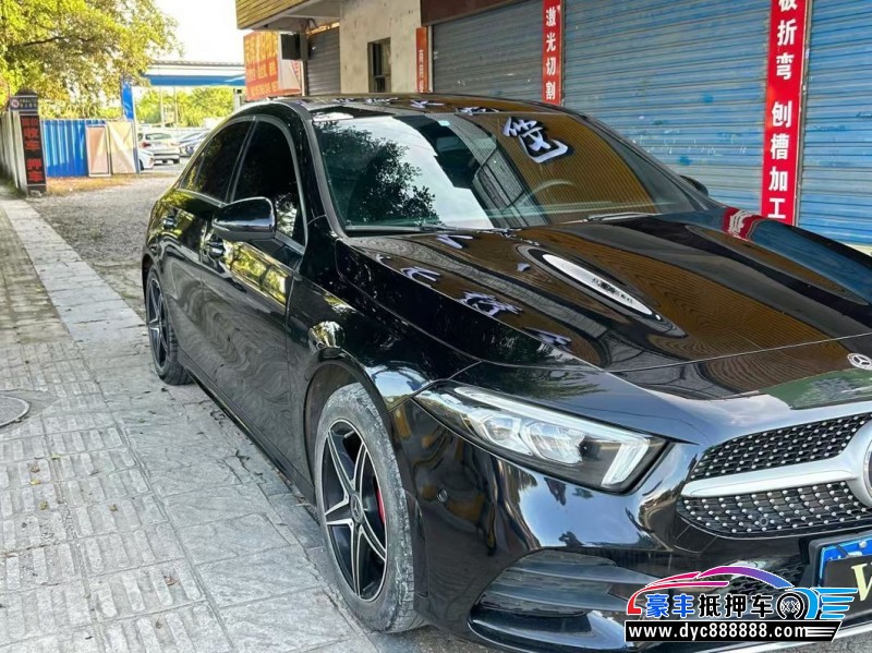 19年奔驰A轿车抵押车出售