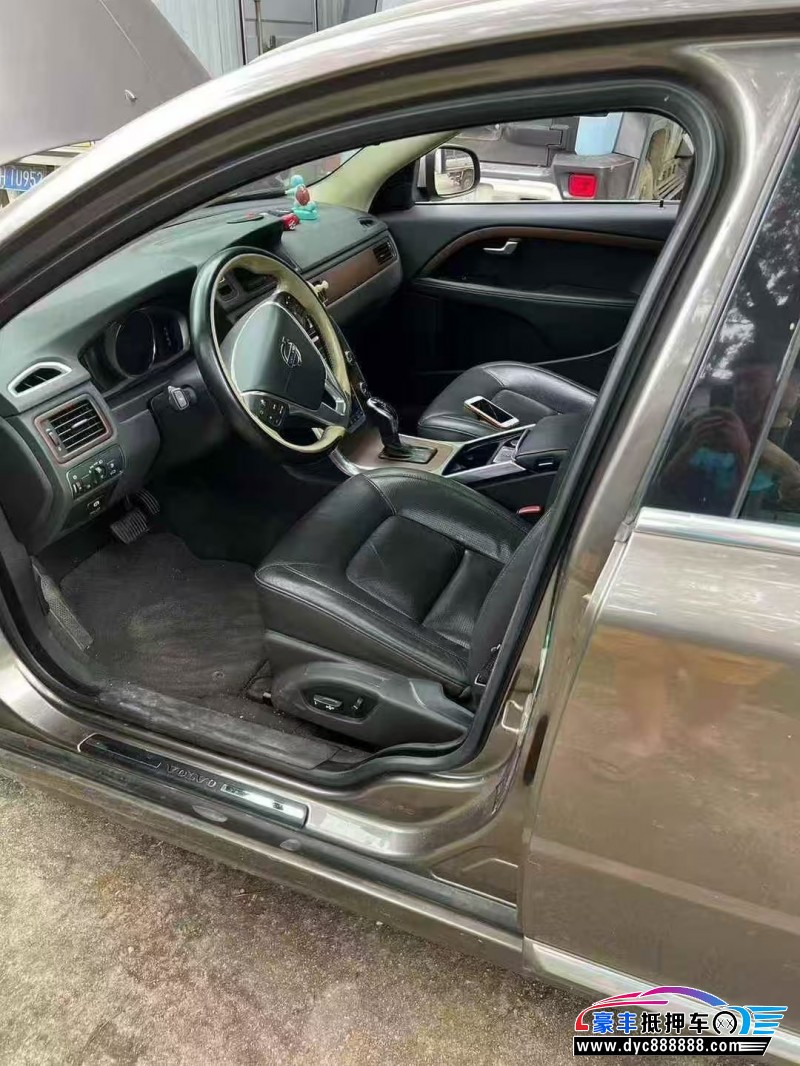 14年沃尔沃S80轿车抵押车出售