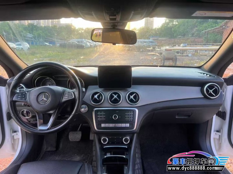 18年奔驰CLA轿车抵押车出售