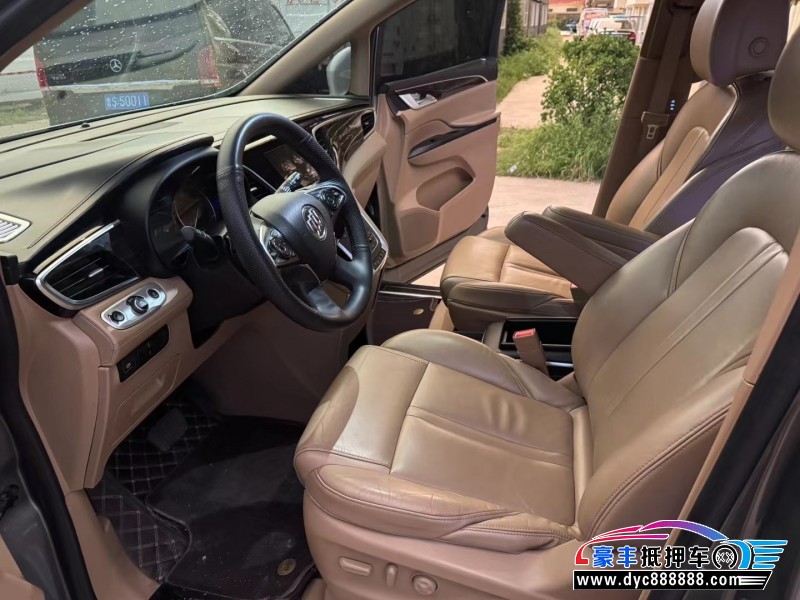 18年别克GL8轿车抵押车出售