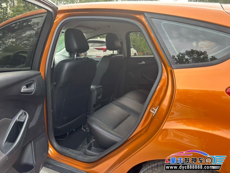 17年福特福克斯轿车抵押车出售