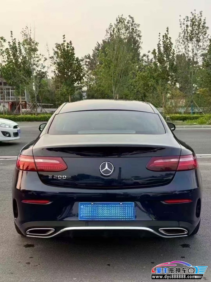 17年奔驰E轿车抵押车出售