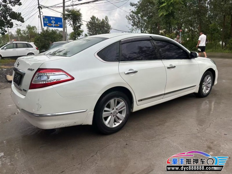 11年日产天籁轿车抵押车出售