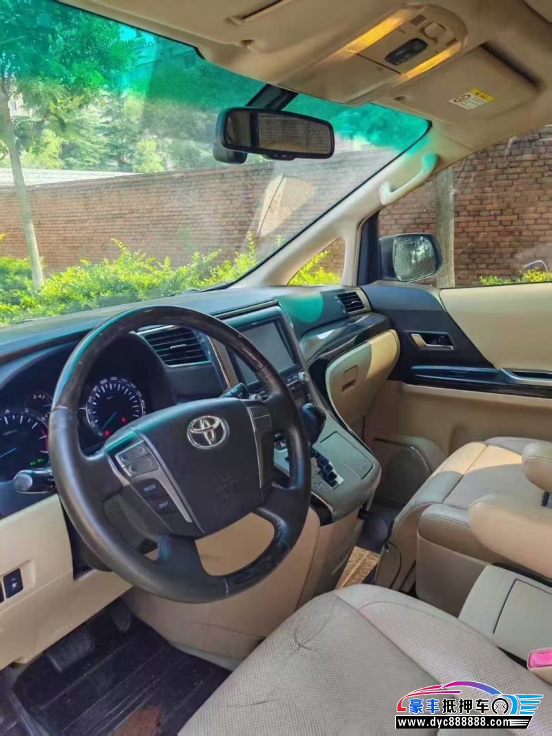 13年丰田埃尔法轿车抵押车出售