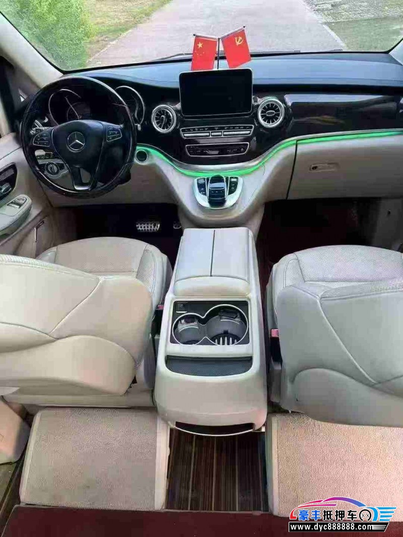 17年奔驰V轿车抵押车出售