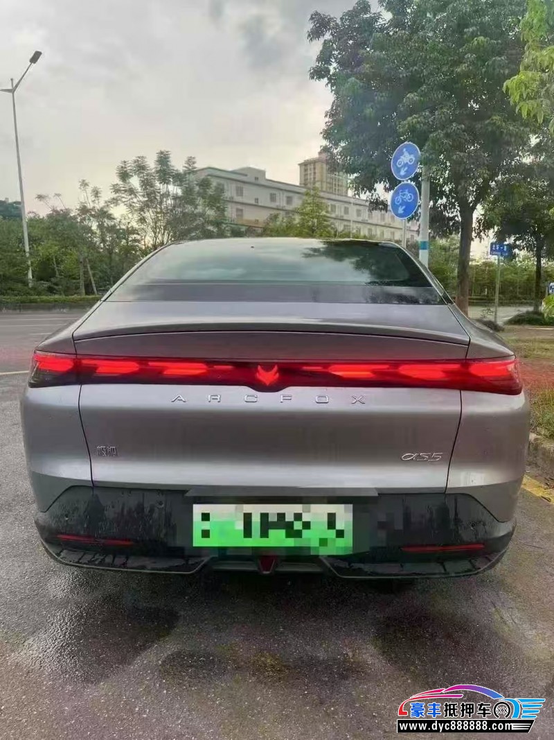 25年极狐阿尔法S轿车抵押车出售