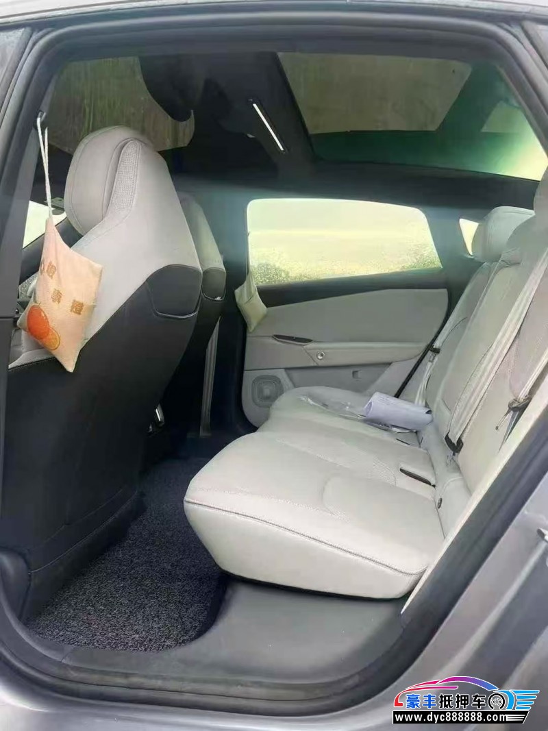 25年极狐阿尔法S轿车抵押车出售