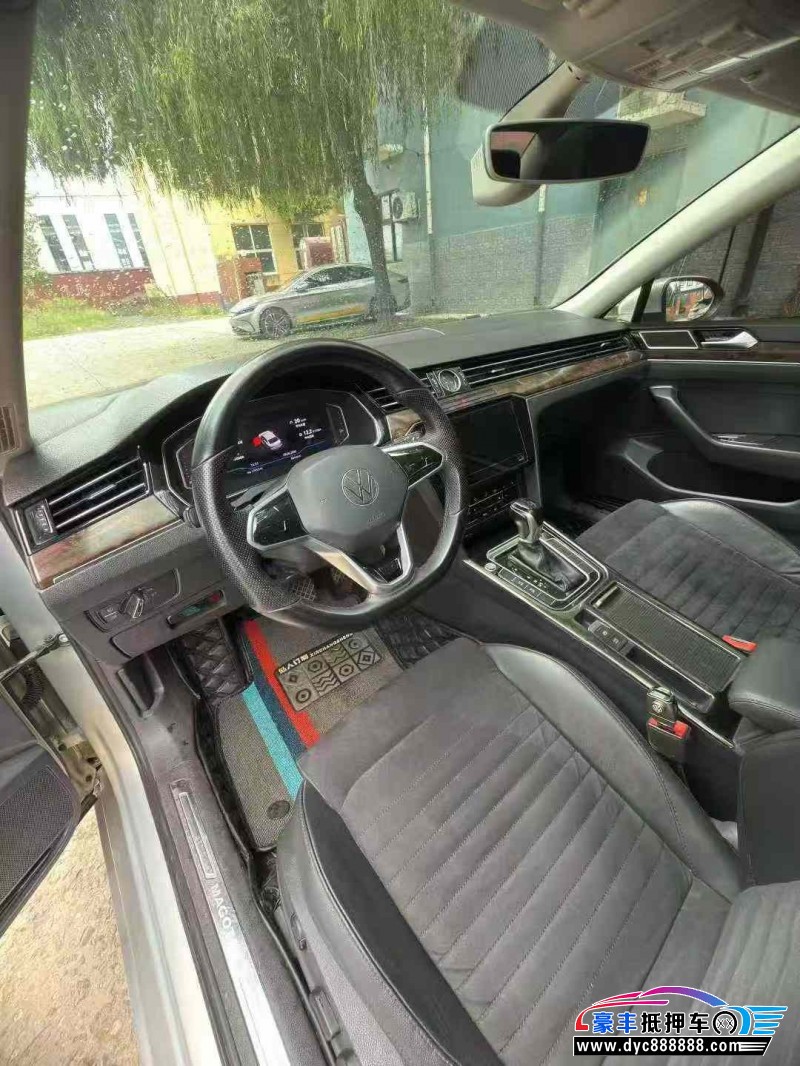 17年大众迈腾轿车抵押车出售