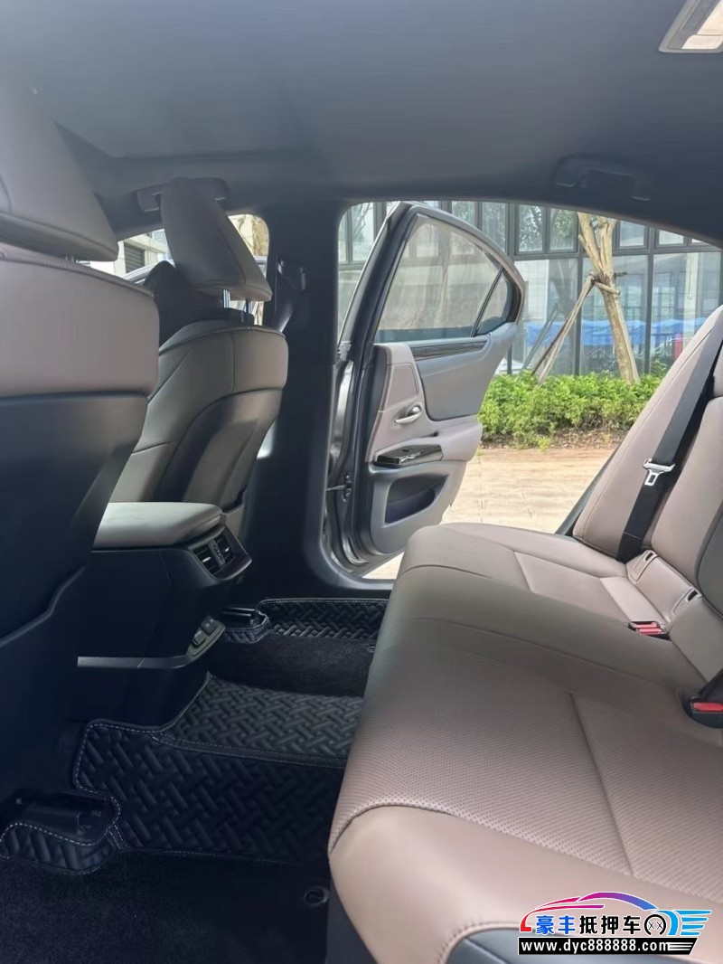 24年雷克萨斯ES轿车抵押车出售