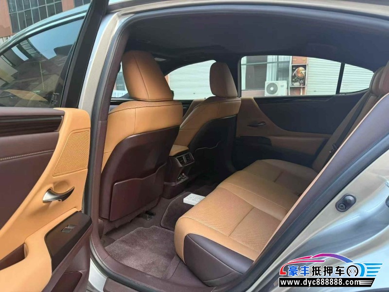 21年雷克萨斯ES轿车抵押车出售