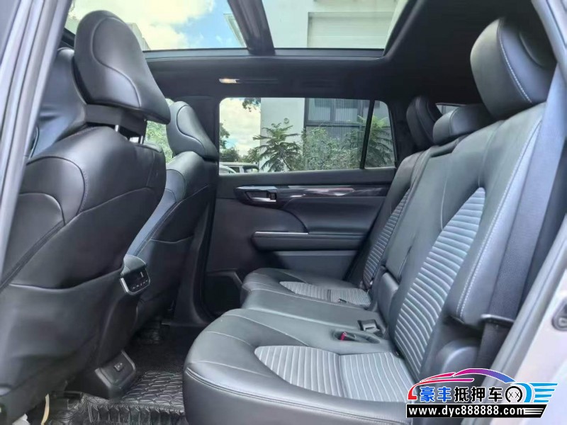 21年丰田皇冠轿车抵押车出售