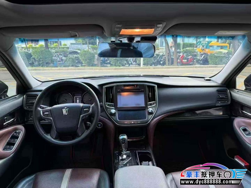 17年丰田皇冠轿车抵押车出售