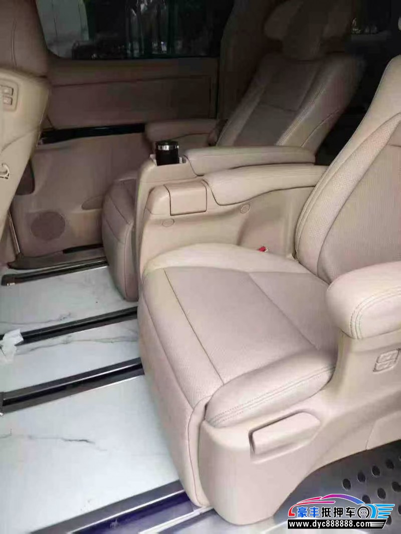 12年丰田埃尔法轿车抵押车出售