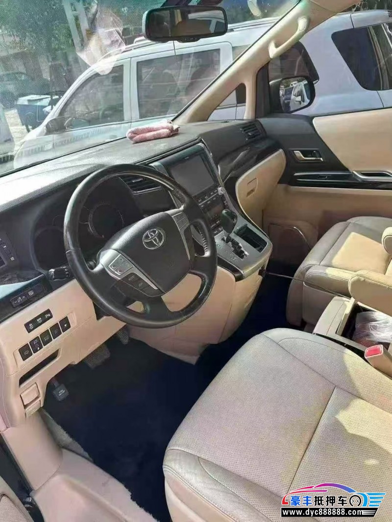 14年丰田埃尔法轿车抵押车出售