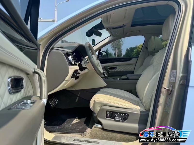 18年宾利添越轿车抵押车出售