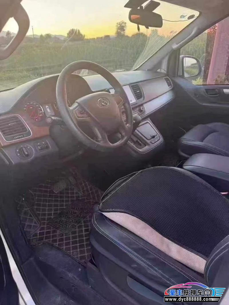 16年上汽大通G10轿车抵押车出售