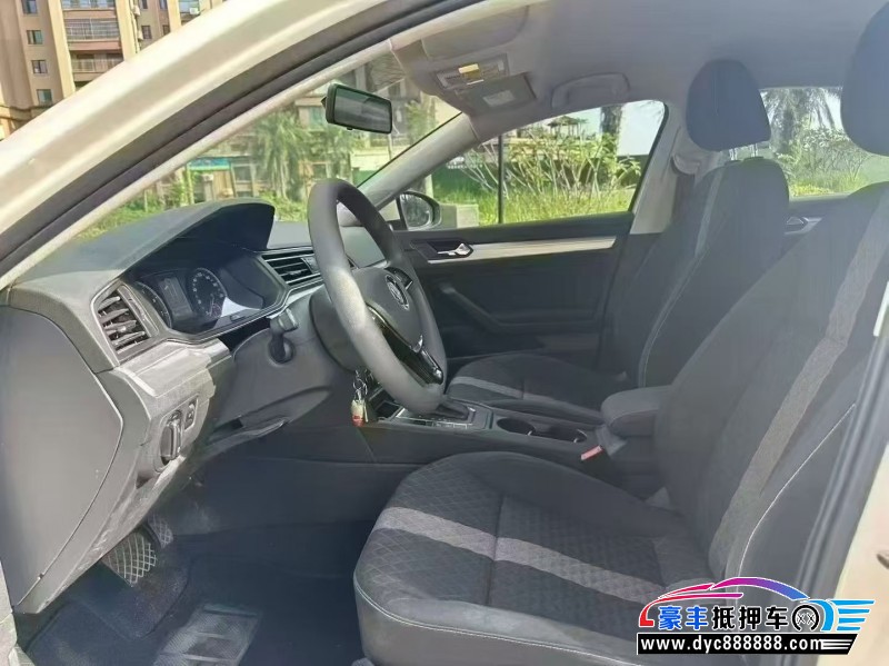 21年大众凌渡轿车抵押车出售