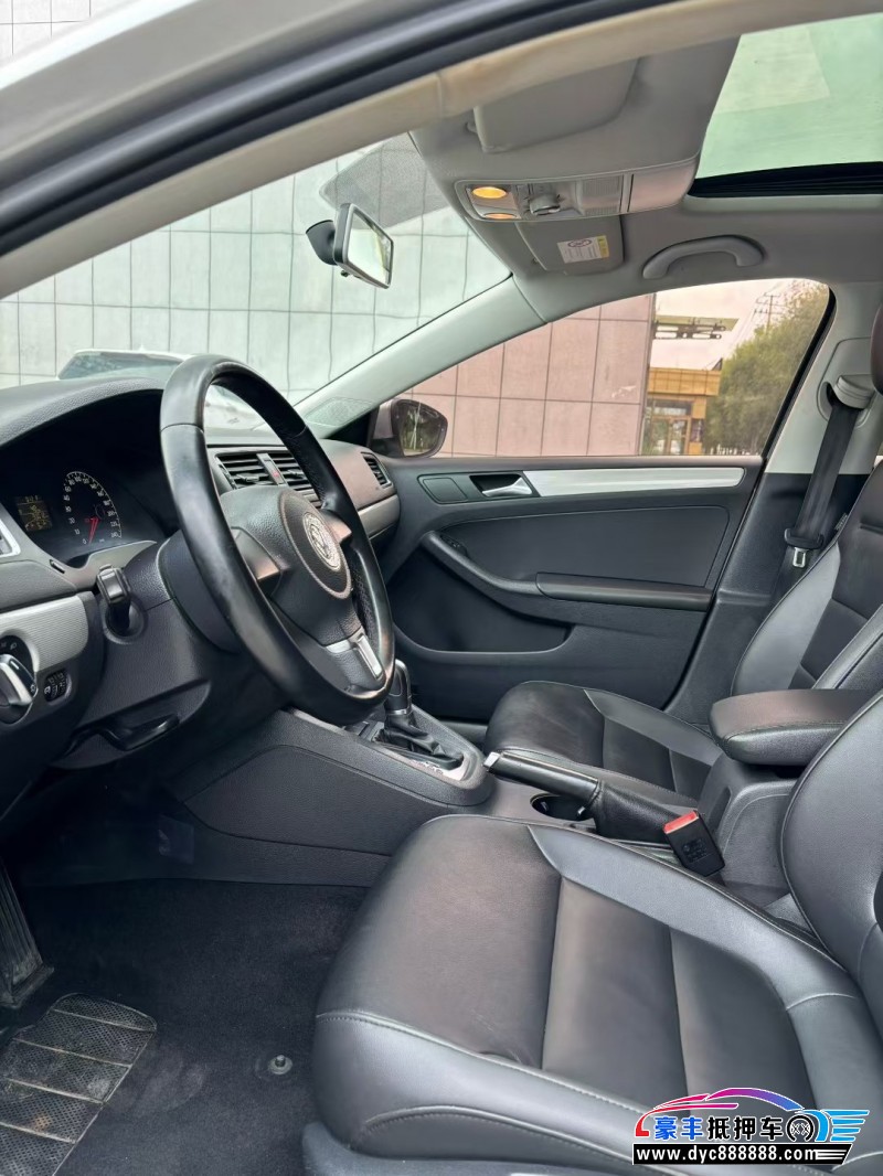 14年大众速腾轿车抵押车出售