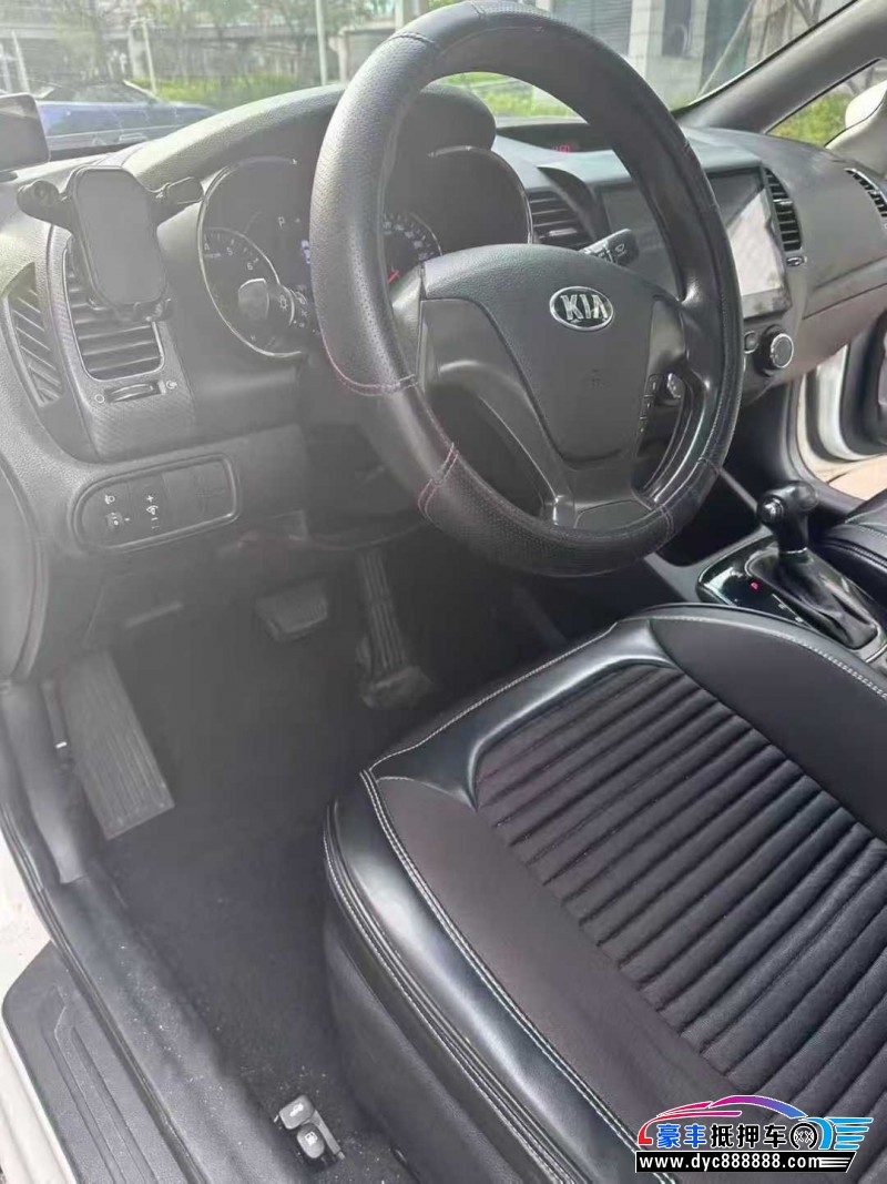 17年起亚K3轿车抵押车出售