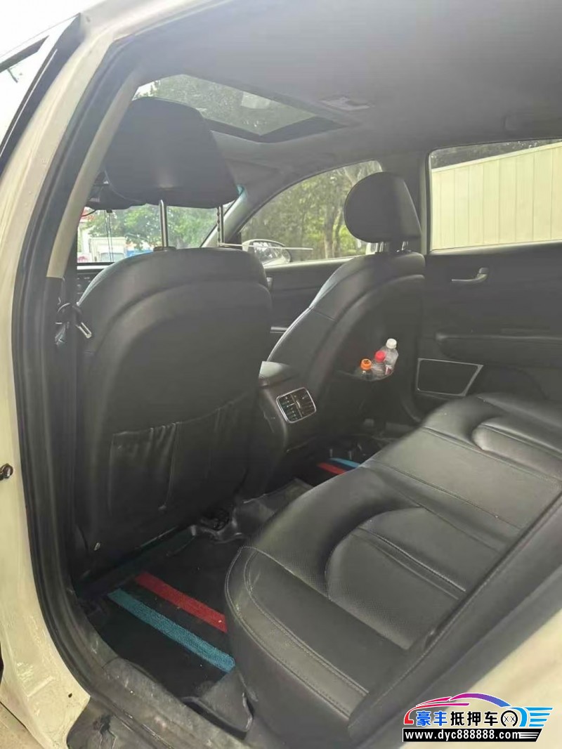 19年起亚K5轿车抵押车出售