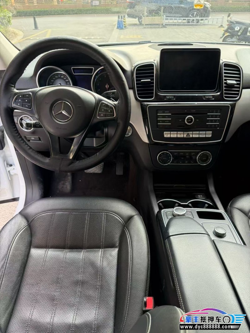 18年奔驰GL轿车抵押车出售