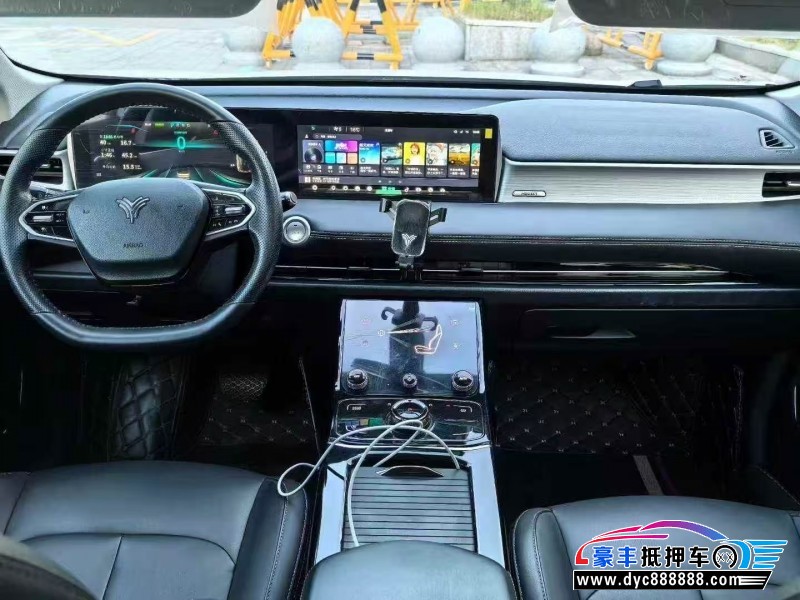 23年哪吒u-ll400轿车抵押车出售