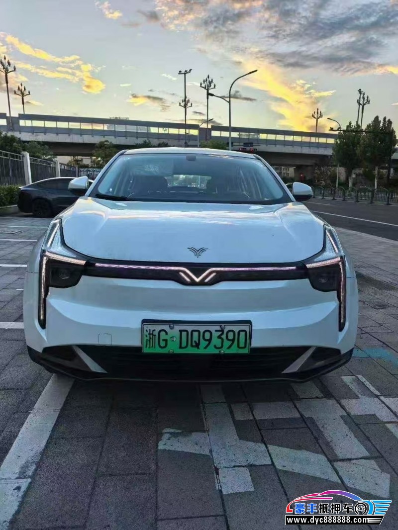 23年哪吒u-ll400轿车抵押车出售