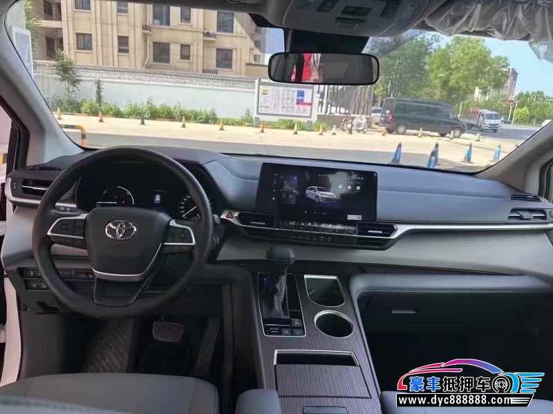 25年丰田格瑞维亚轿车抵押车出售