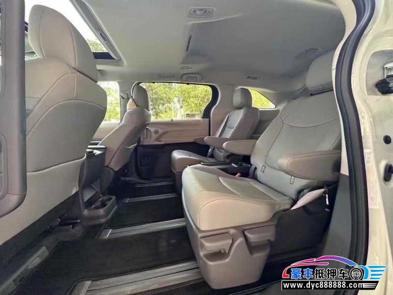 25年丰田格瑞维亚轿车抵押车出售