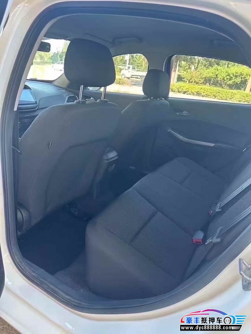 20年福特福睿斯轿车抵押车出售