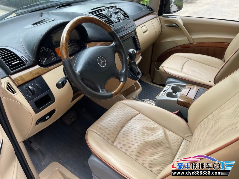 13年奔驰威霆轿车抵押车出售