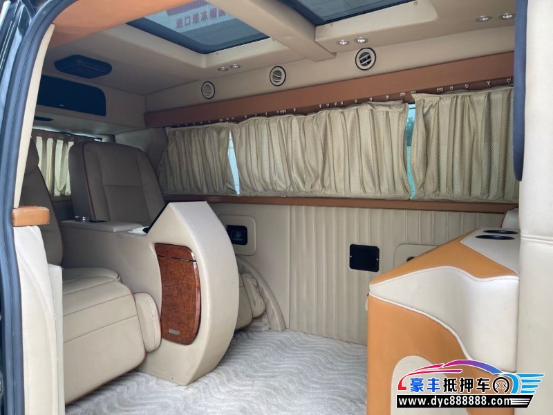 13年奔驰威霆轿车抵押车出售