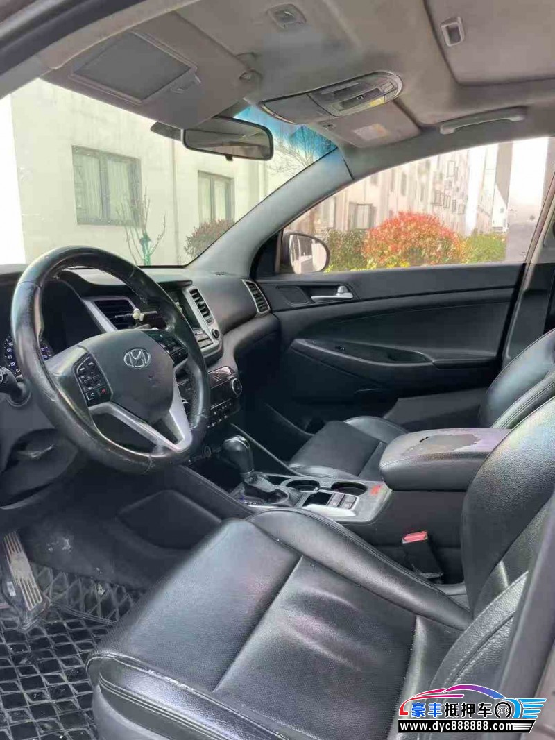 15年现代途胜轿车抵押车出售