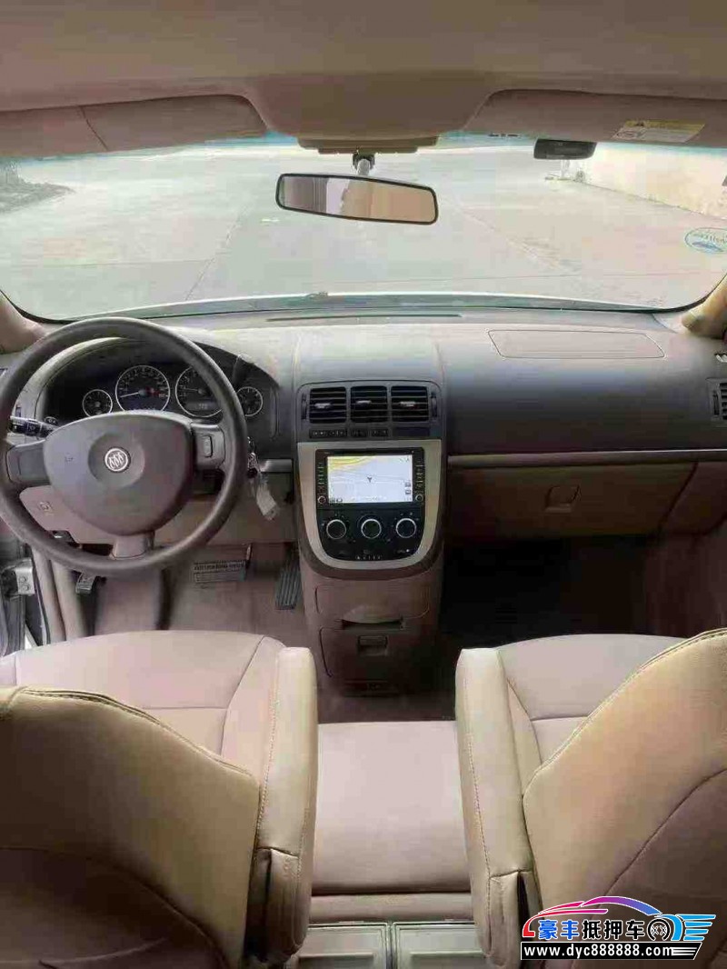 13年别克GL8轿车抵押车出售