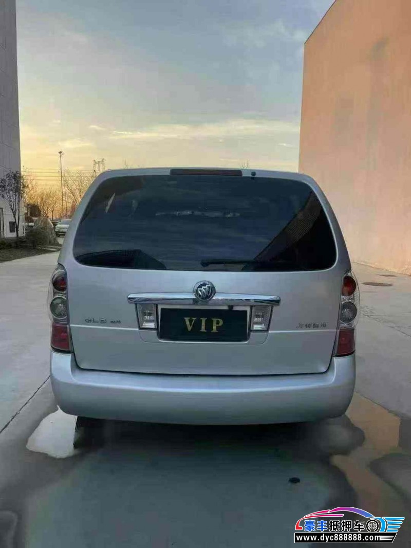 13年别克GL8轿车抵押车出售