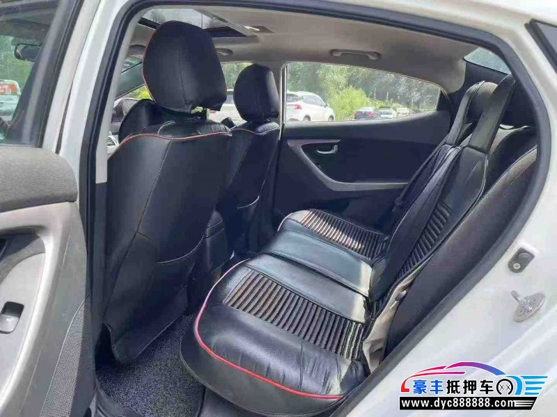 15年现代朗动轿车抵押车出售