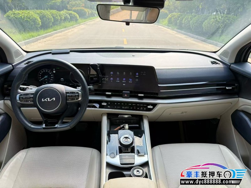 22年起亚狮铂拓界轿车抵押车出售