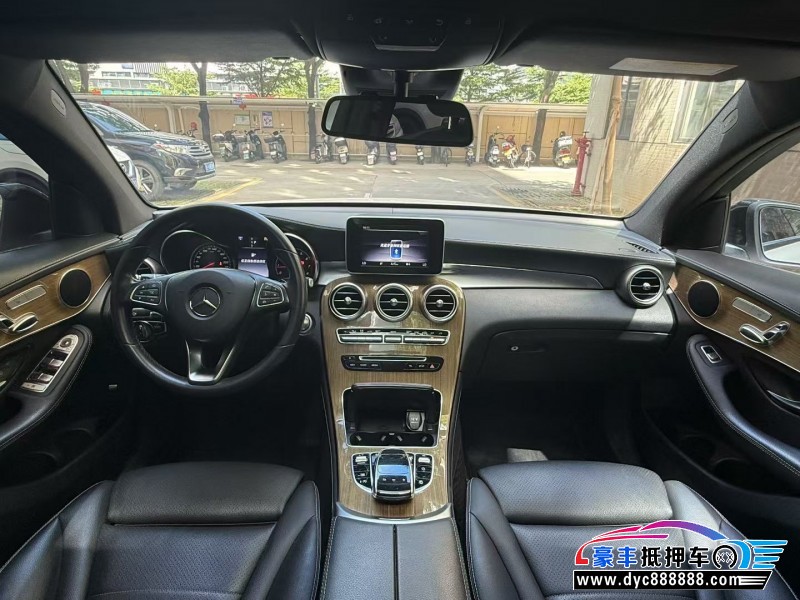 19年奔驰GLC轿车抵押车出售