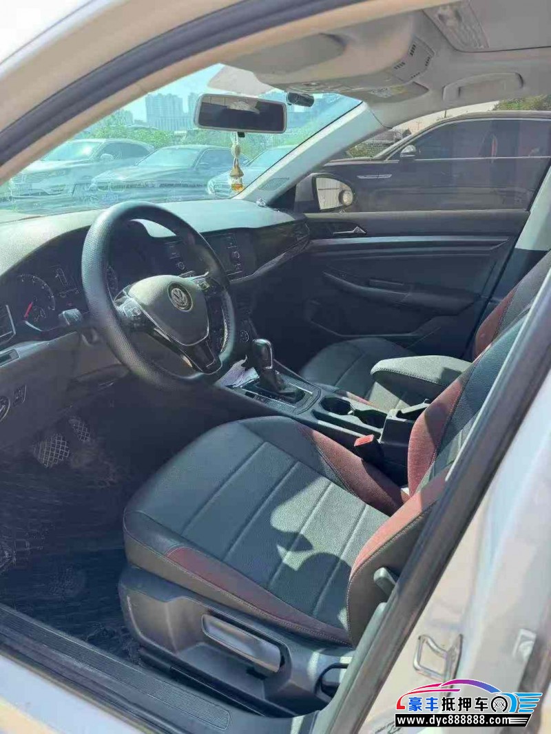 25年大众探影轿车抵押车出售