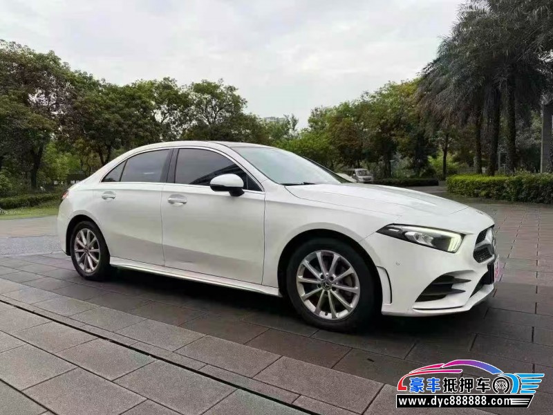 21年奔驰A轿车抵押车出售