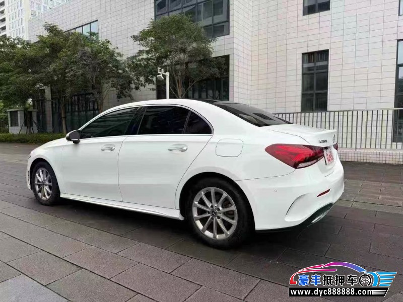 21年奔驰A轿车抵押车出售