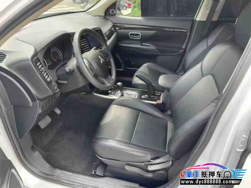 22年三菱欧蓝德轿车抵押车出售