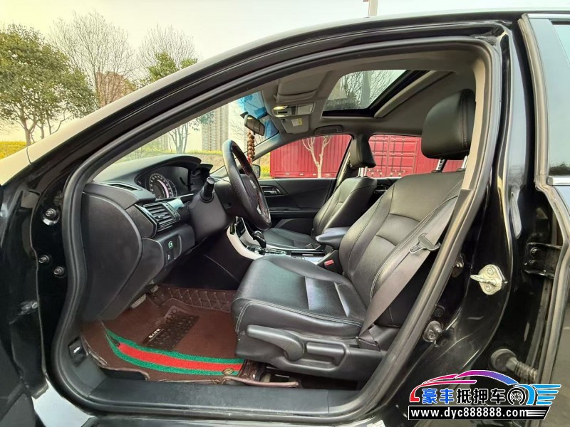 16年本田雅阁轿车抵押车出售