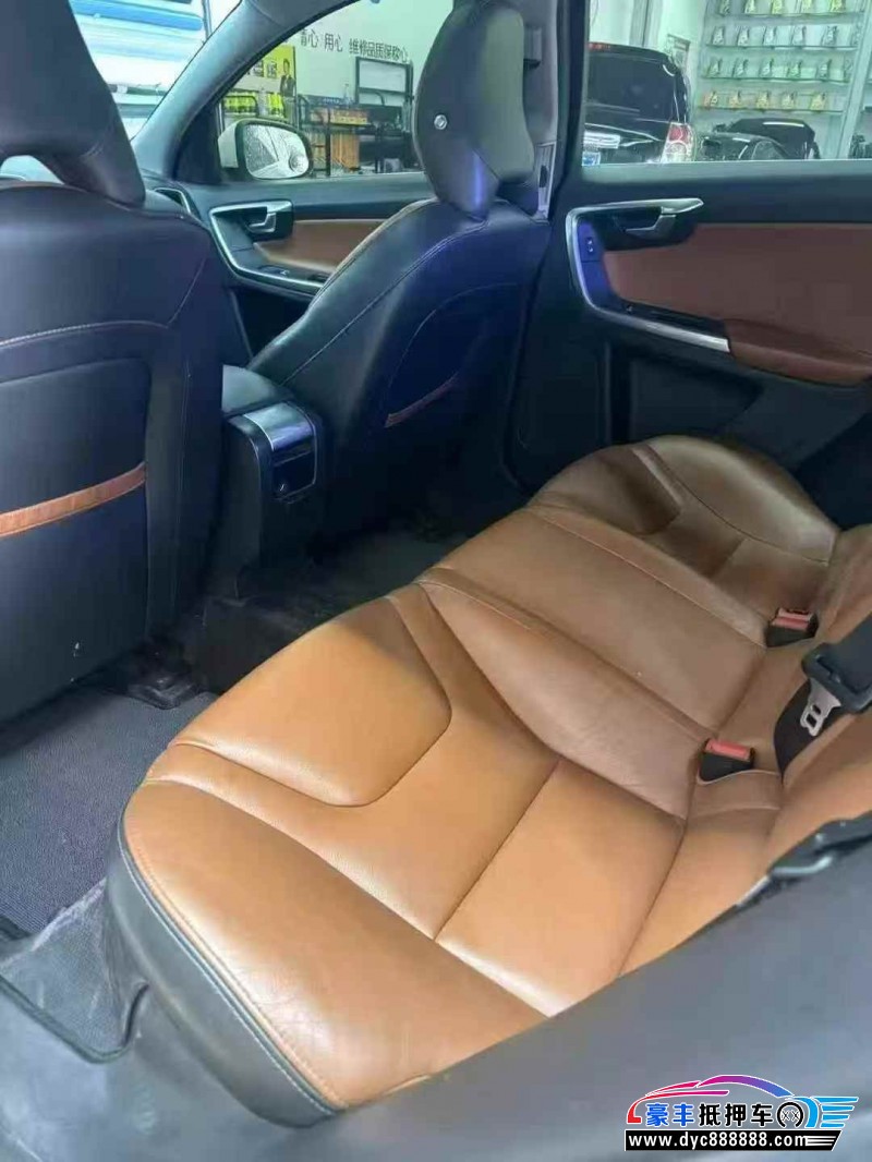 17年沃尔沃S60轿车抵押车出售