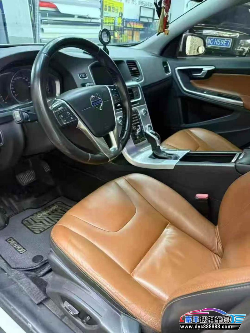 17年沃尔沃S60轿车抵押车出售