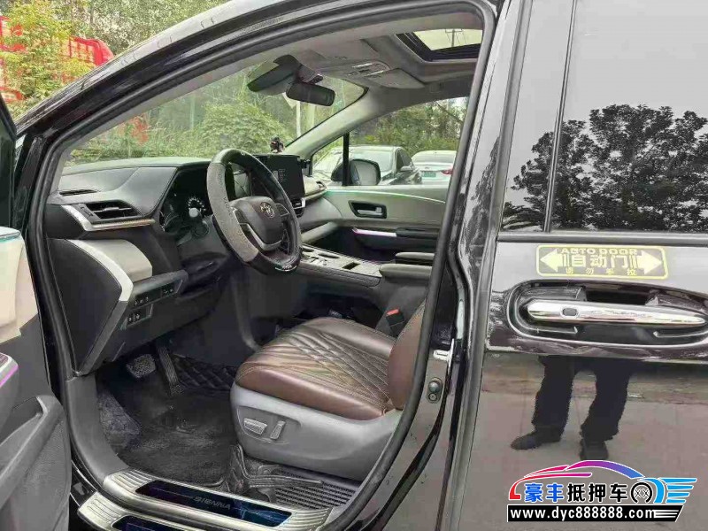 23年丰田塞纳轿车抵押车出售