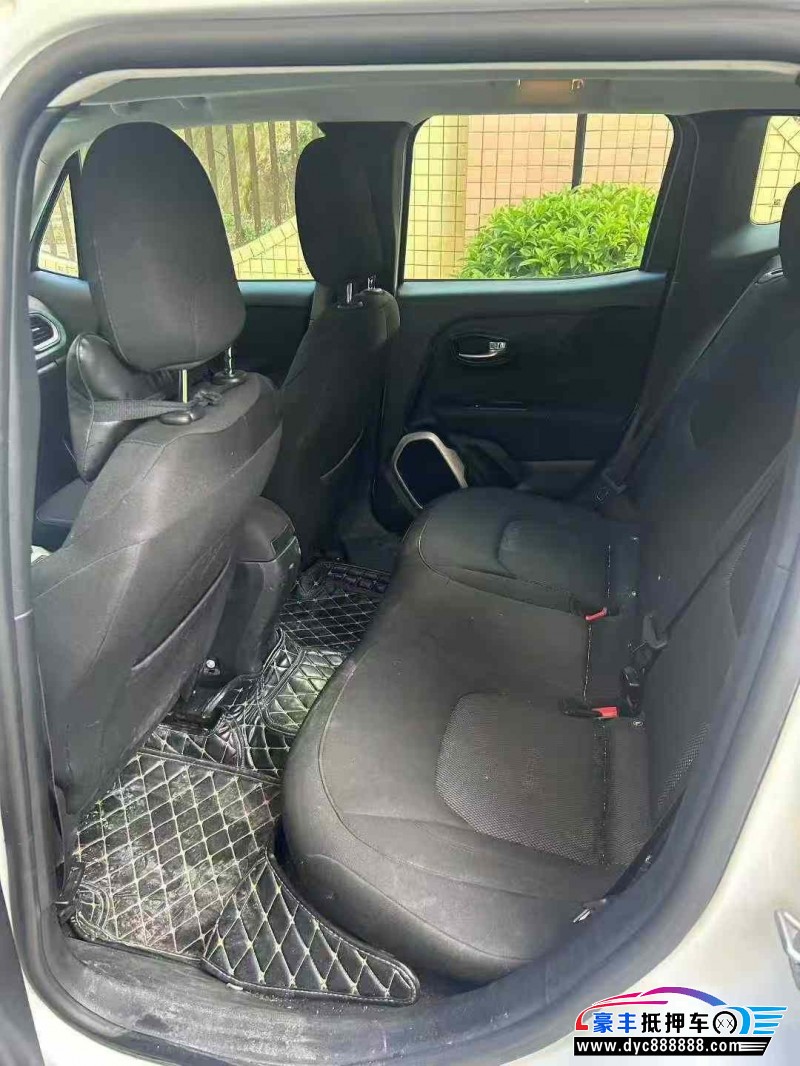 18年Jeep自由侠轿车抵押车出售